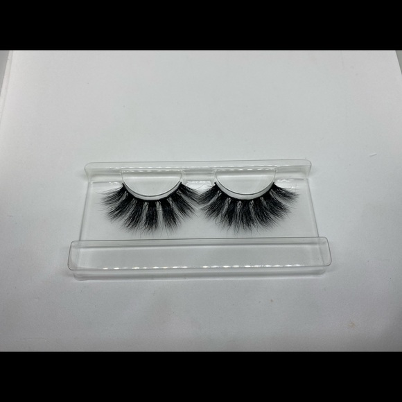 JHaley Beauty LLC Luxury Mink Lashes - Picture 4 of 10